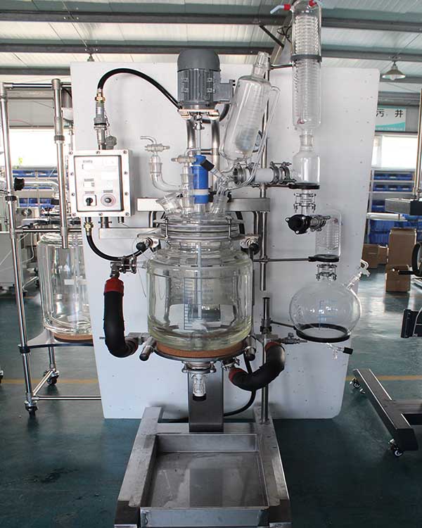 多臺(tái)玻璃反應(yīng)釜之間物料是怎么轉(zhuǎn)移的